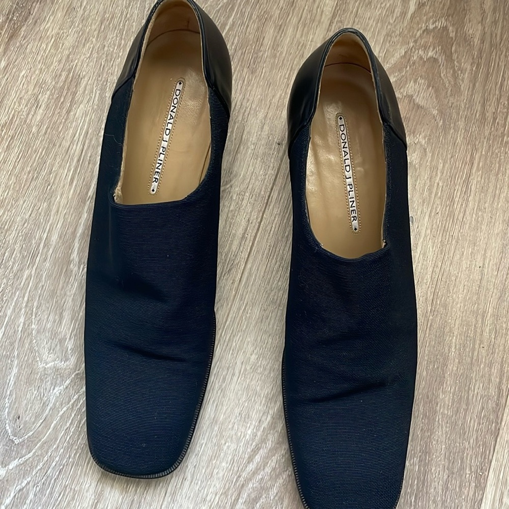 Beautiful navy blue very comfortable shoe perfect for work, or casual wear